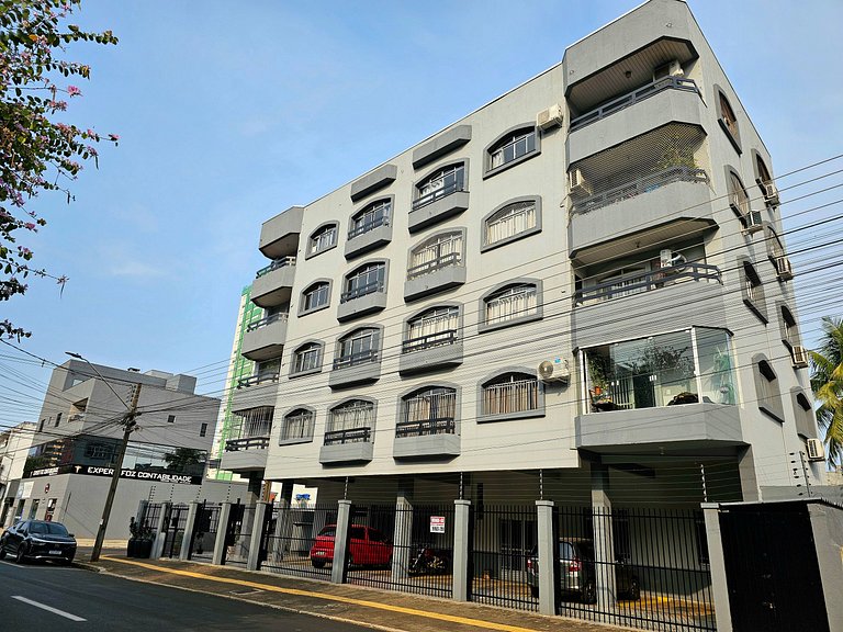 Apt Centro 2 quartos 2 banheiros com garagem
