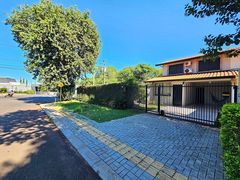 Casa Quintal amplo 3 quartos prox centro