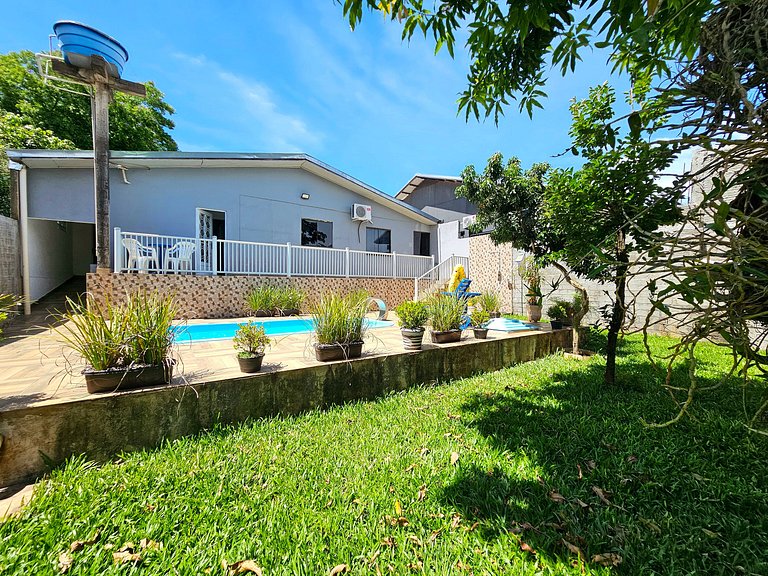 Casa 3 quartos piscina prox Centro e Argentina