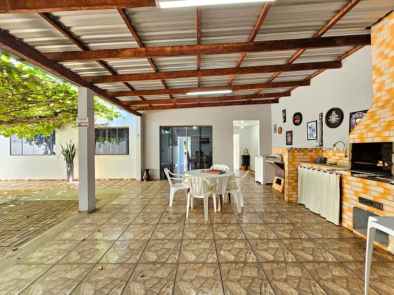 Casa 3 quartos piscina prox Centro e Argentina