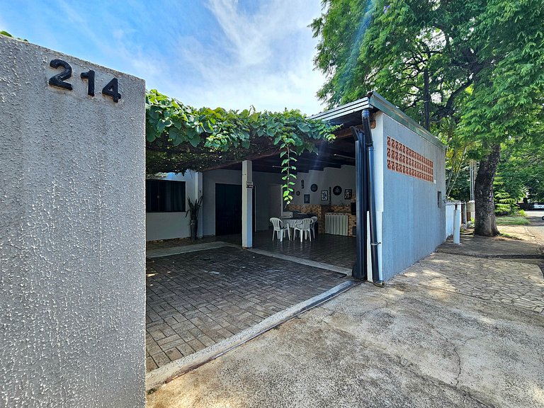 Casa 3 quartos piscina prox Centro e Argentina