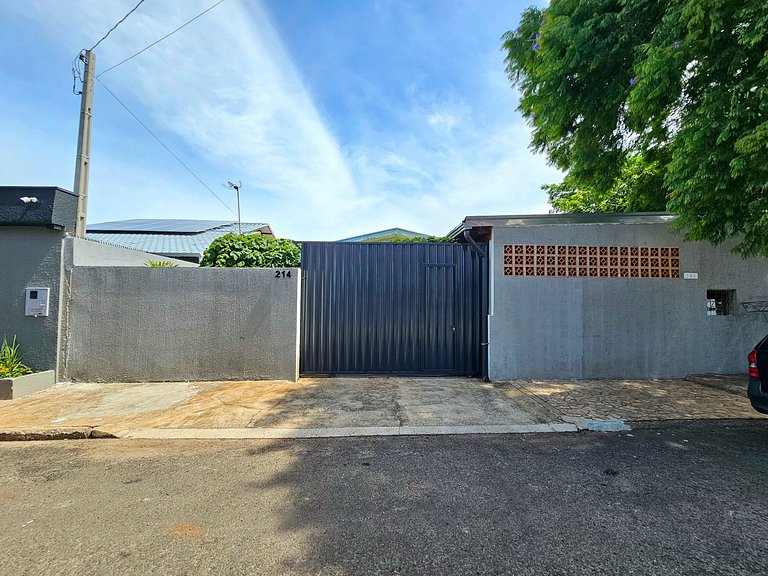 Casa 3 quartos piscina prox Centro e Argentina