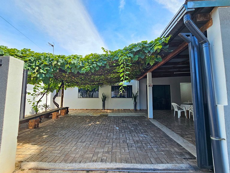 Casa 3 quartos piscina prox Centro e Argentina