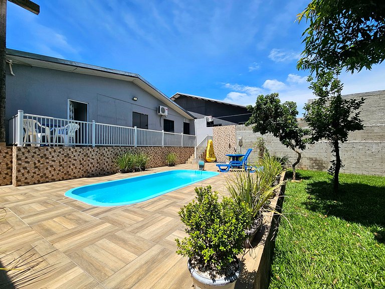 Casa 3 quartos piscina prox Centro e Argentina