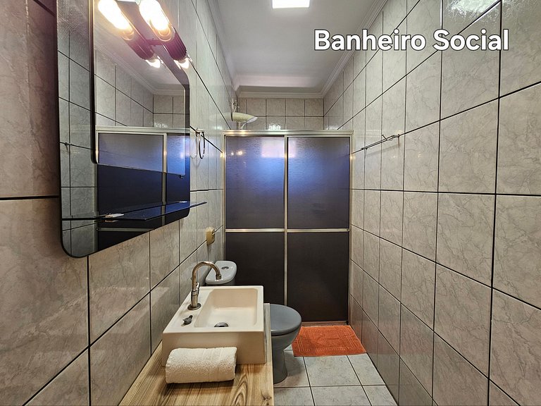 3 quartos 3 banheiros 5 min Arg e 15 min Cataratas