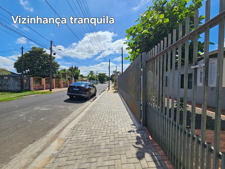3 quartos 3 banheiros 5 min Arg e 15 min Cataratas