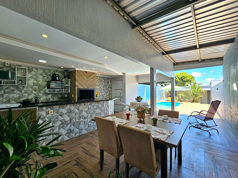 Casa 2 suítes churrasq e piscina 7 min do centro