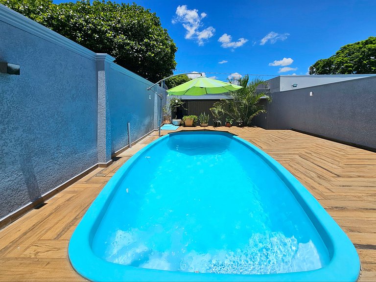 Casa 2 suítes churrasq e piscina 7 min do centro
