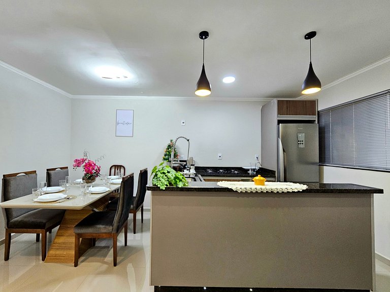 Casa 2 suítes churrasq e piscina 7 min do centro