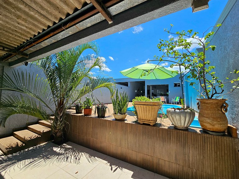 Casa 2 suítes churrasq e piscina 7 min do centro
