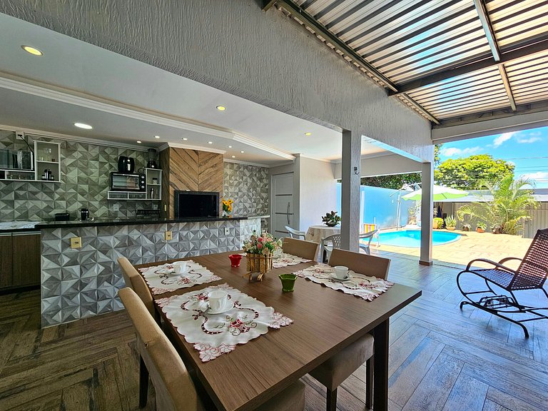 Casa 2 suítes churrasq e piscina 7 min do centro