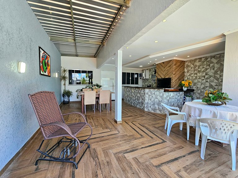 Casa 2 suítes churrasq e piscina 7 min do centro
