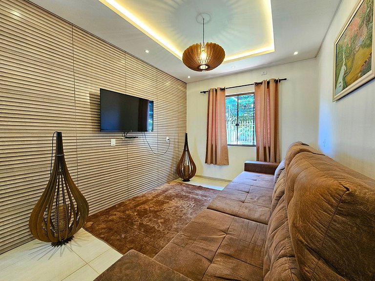 Casa 3 quartos 2 banheiros com piscina 10mi centro