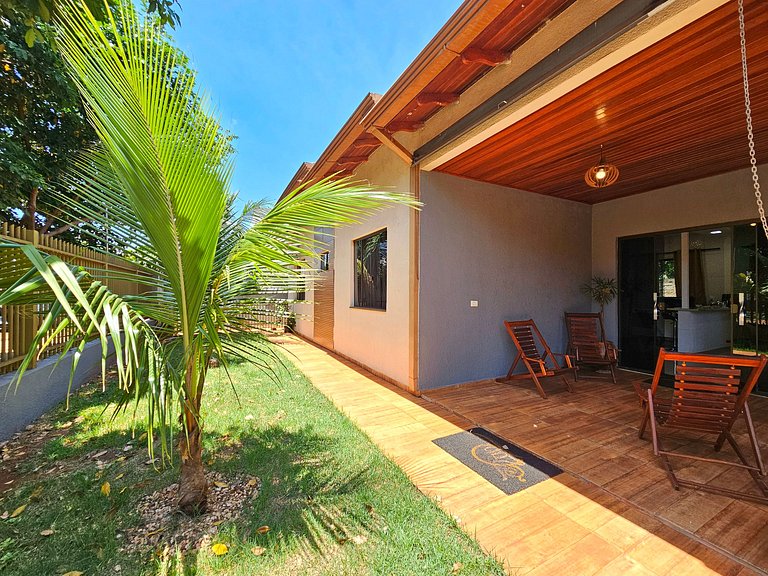 Casa 3 quartos 2 banheiros com piscina 10mi centro