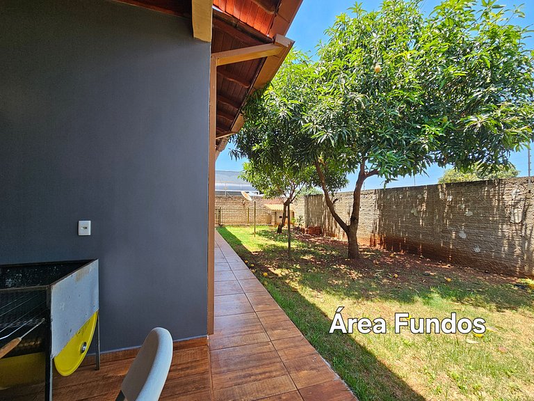 Casa 3 quartos 2 banheiros com quintal 10mi centro