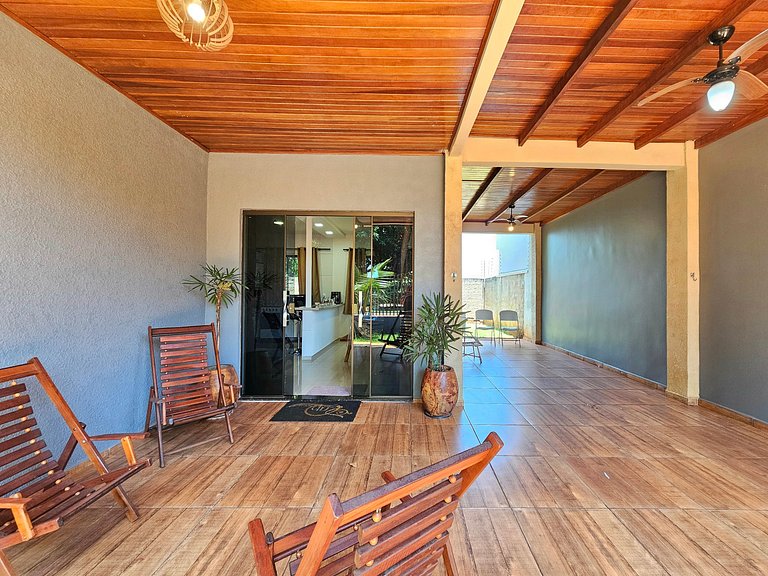 Casa 3 quartos 2 banheiros com quintal 10mi centro