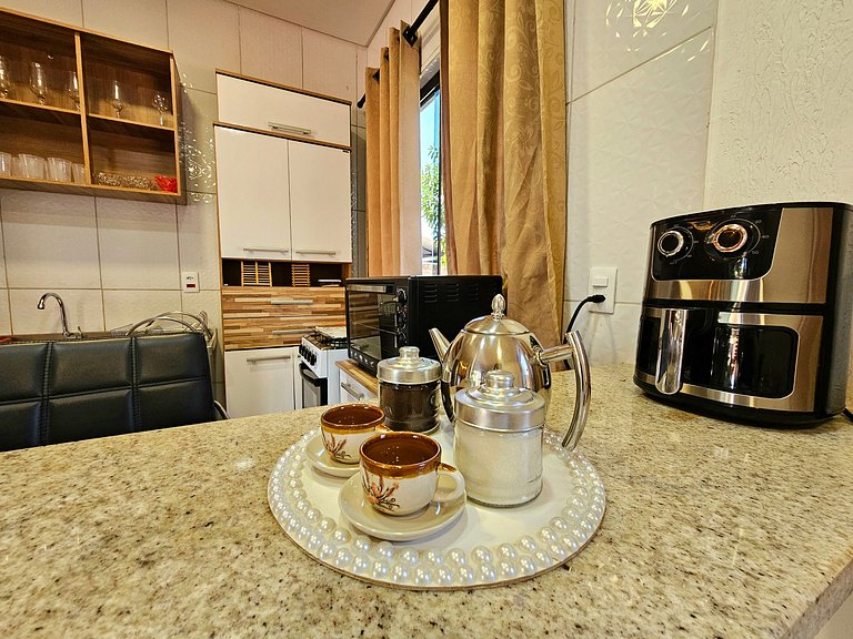 Casa 3 quartos 2 banheiros com piscina 10mi centro