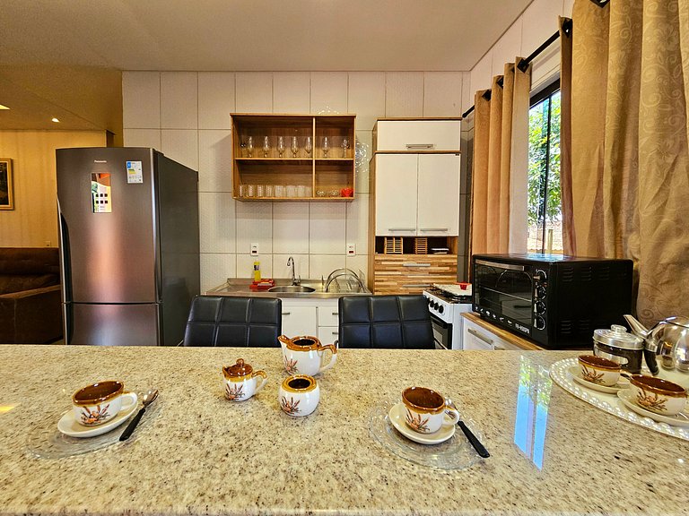 Casa 3 quartos 2 banheiros com quintal 10mi centro