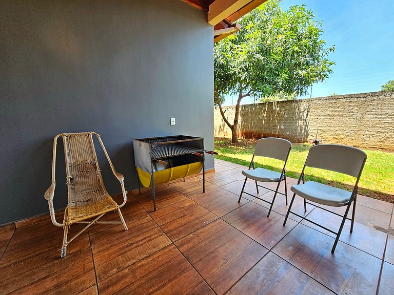 Casa 3 quartos 2 banheiros com quintal 10mi centro