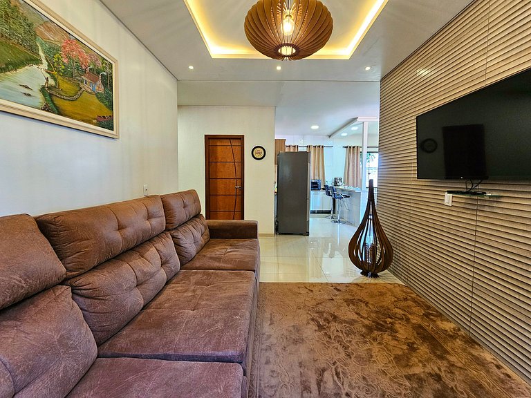 Casa 3 quartos 2 banheiros com piscina 10mi centro