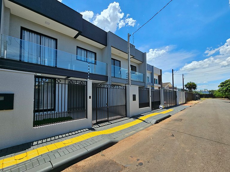 Sobrado novíssimo 3 quartos melhor bairro de foz