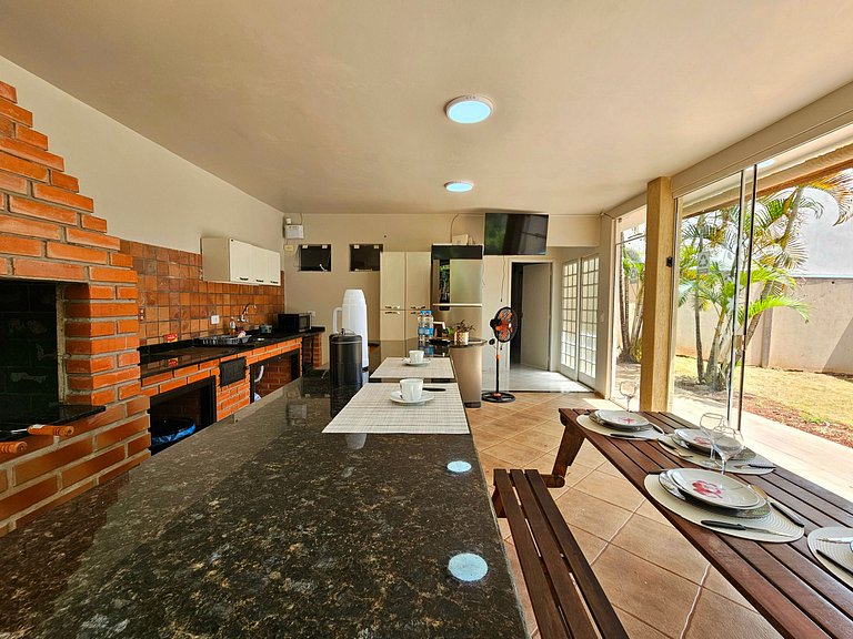 Casa piscina Quintal amplo 3 min centro