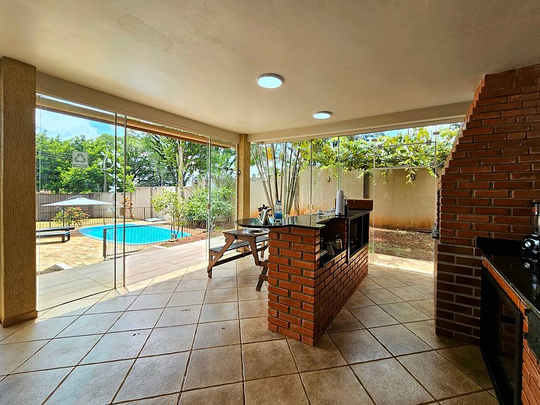 Casa piscina Quintal amplo 3 min centro