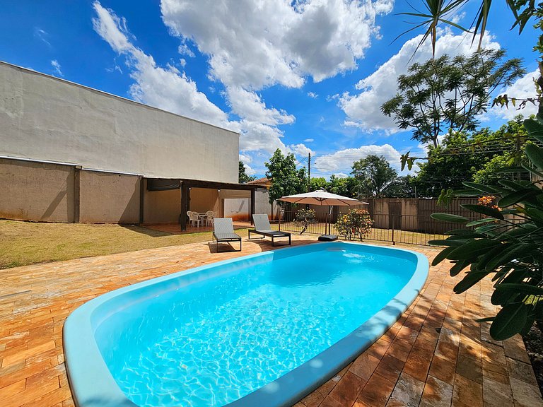 Casa piscina Quintal amplo 3 min centro