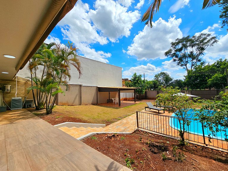 Casa piscina Quintal amplo 3 min centro