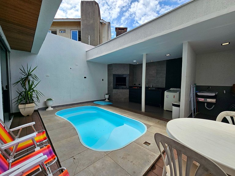 Casa com Piscina e churrasqueira 5 min do Centro