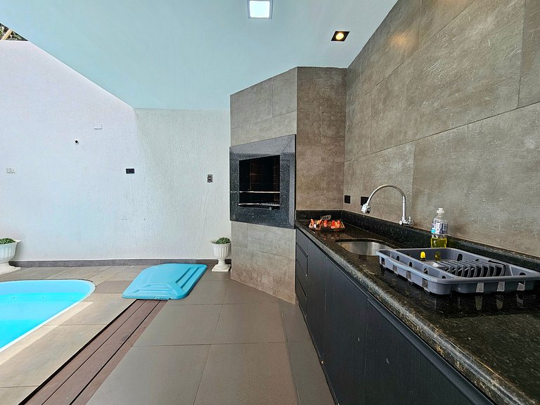 Casa com Piscina e churrasqueira 5 min do Centro