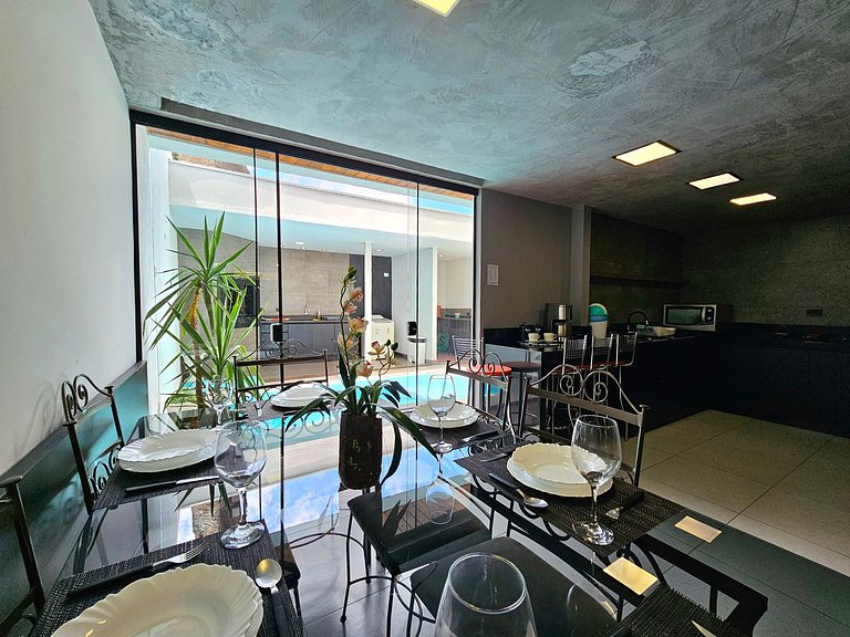 Casa com Piscina e churrasqueira 5 min do Centro
