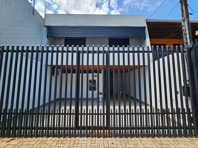 Casa com Piscina e churrasqueira 5 min do Centro