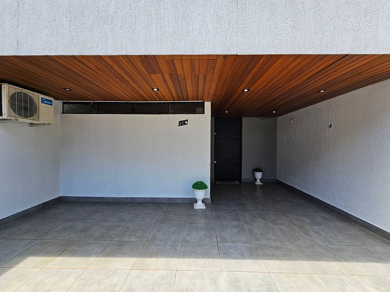 Casa com Piscina e churrasqueira 5 min do Centro