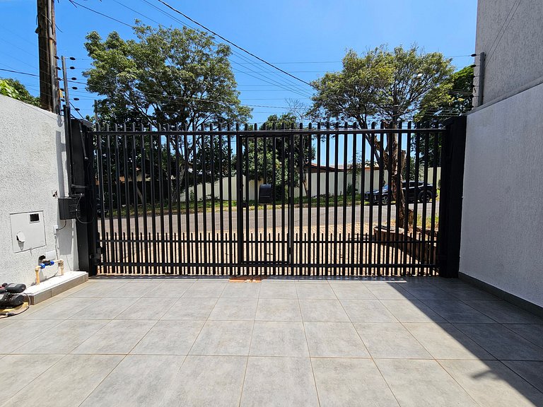 Casa com Piscina e churrasqueira 5 min do Centro