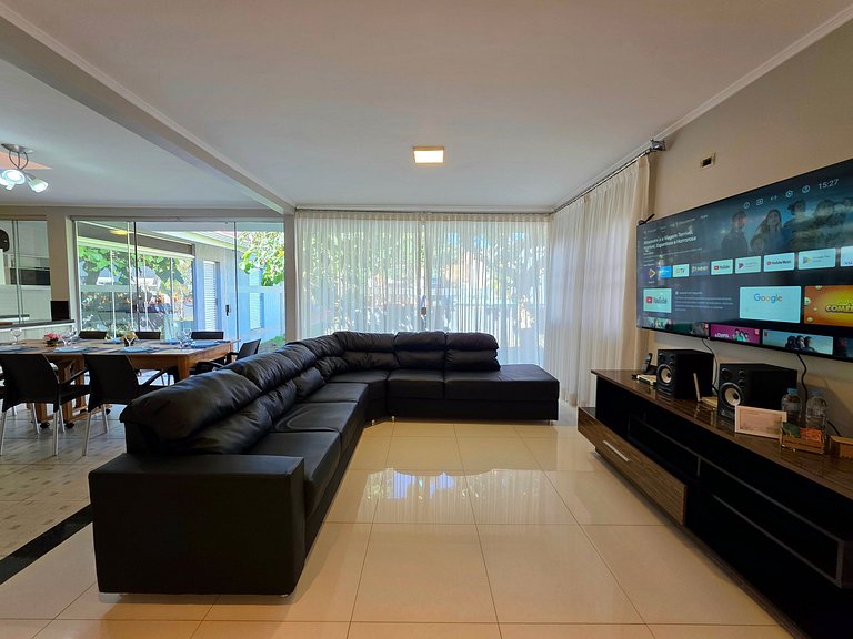 Casa Ampla 5 quartos área lazer TOP lado Paraguai