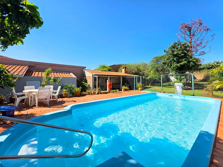 Casa Ampla 5 quartos área lazer TOP lado Paraguai