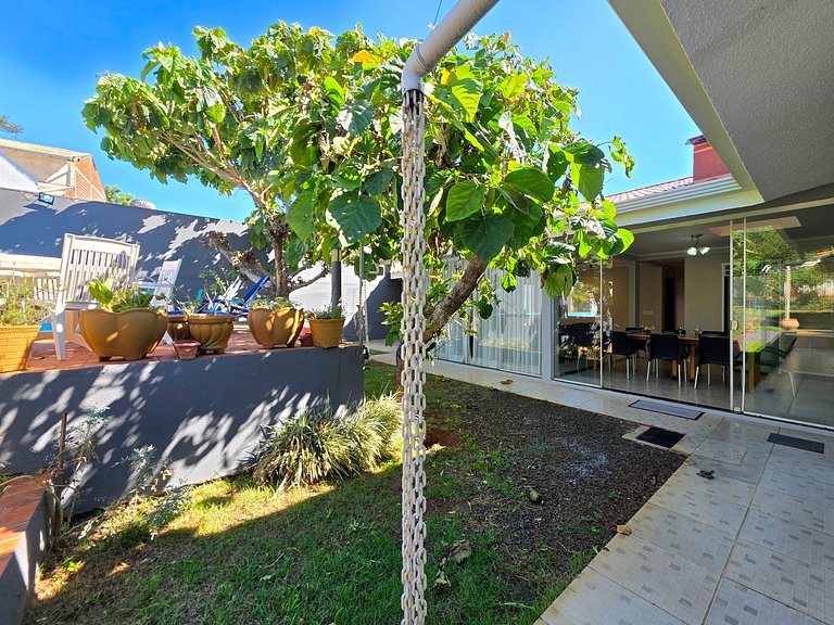 Casa Ampla 5 quartos área lazer TOP lado Paraguai