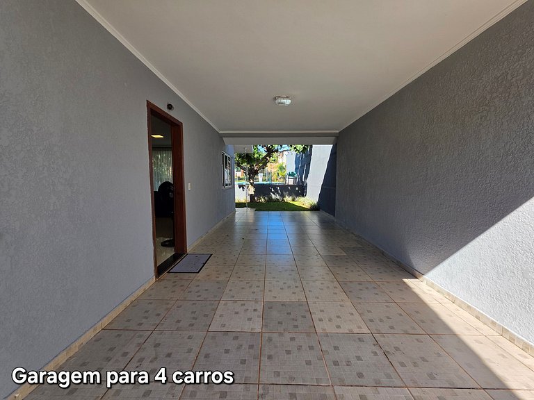 Casa Ampla 5 quartos área lazer TOP lado Paraguai