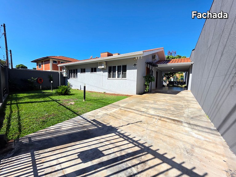 Casa Ampla 5 quartos área lazer TOP lado Paraguai