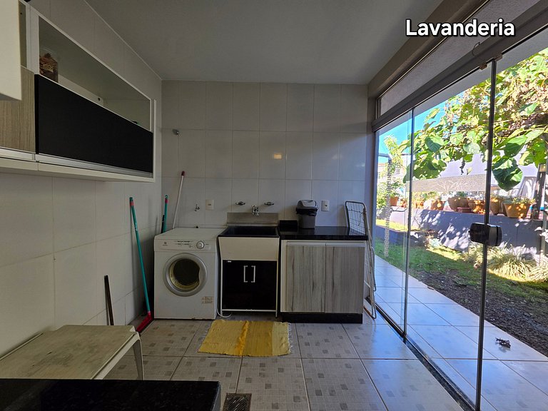 Casa Ampla 5 quartos área lazer TOP lado Paraguai