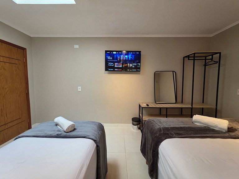 Casa Ampla 5 quartos área lazer TOP lado Paraguai