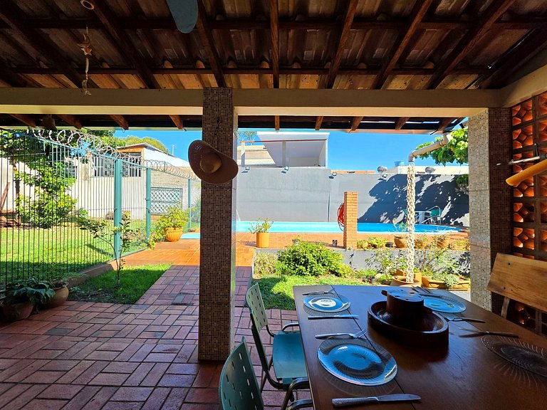 Casa Ampla 5 quartos área lazer TOP lado Paraguai