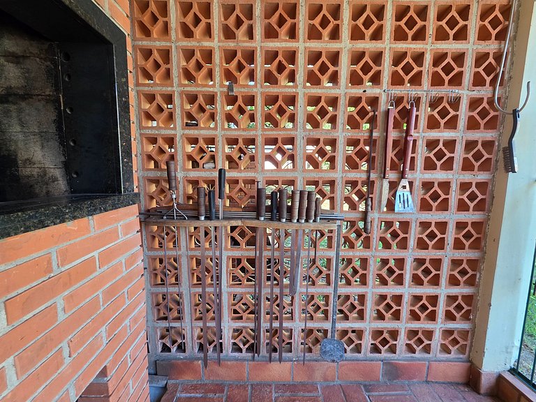 Casa Ampla 5 quartos área lazer TOP lado Paraguai