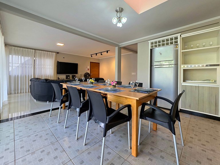 Casa Ampla 5 quartos área lazer TOP lado Paraguai