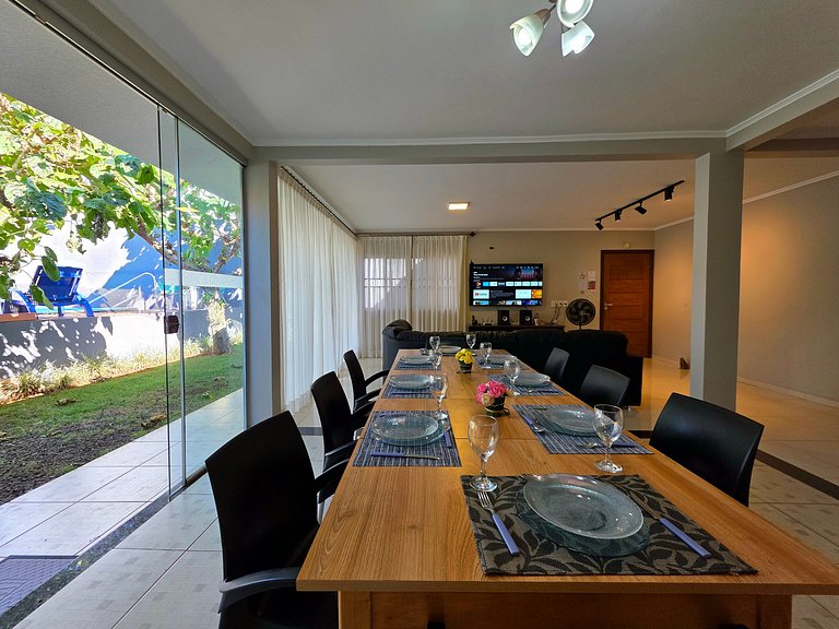Casa Ampla 5 quartos área lazer TOP lado Paraguai