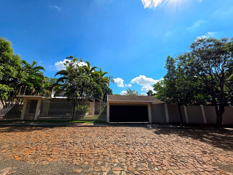 7 quartos - ótima área de lazer prox Centro e Cataratas