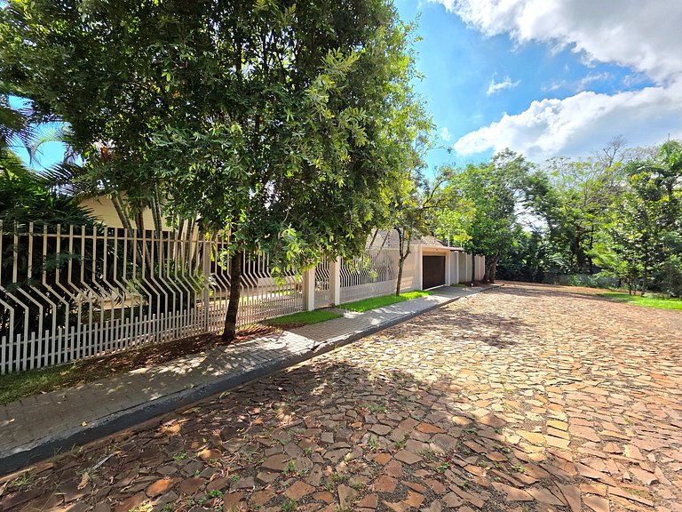7 quartos - ótima área de lazer prox Centro e Cataratas