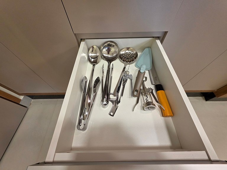 Apt Alto Pãdrão 2 quartos 2 banheiros 2 min centro