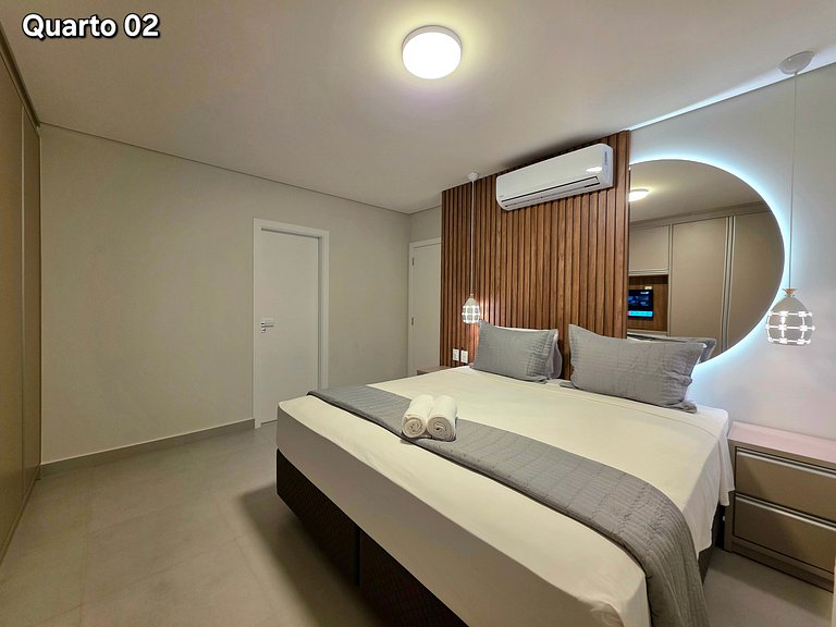 Apt Alto Pãdrão 2 quartos 2 banheiros 2 min centro